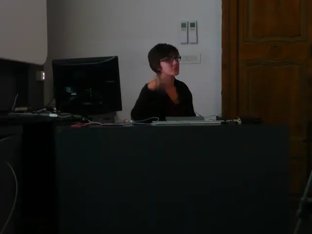 Symptoms of Overly Controlling Remote Employees (Methods to Prevent It)