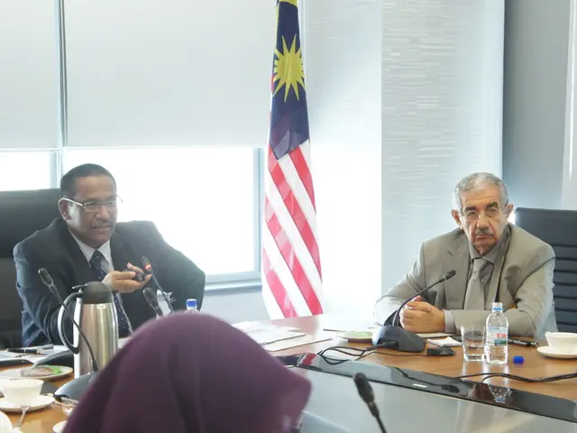 Marrakech's Hammam Ziani: Thorough Scrubbing, Oil Massage, and Water Rinsing!