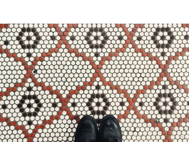 Sandals Ideal for Vacation Strolls, Often Recommended by Critics