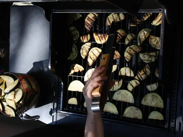 Mexico's Gratuity Debate: Is Excessive Tip Indirectly Promoting Gentrification?