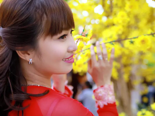 Instant tax refunds for tourists in Shenzhen, China, are now possible via foreign e-wallets.